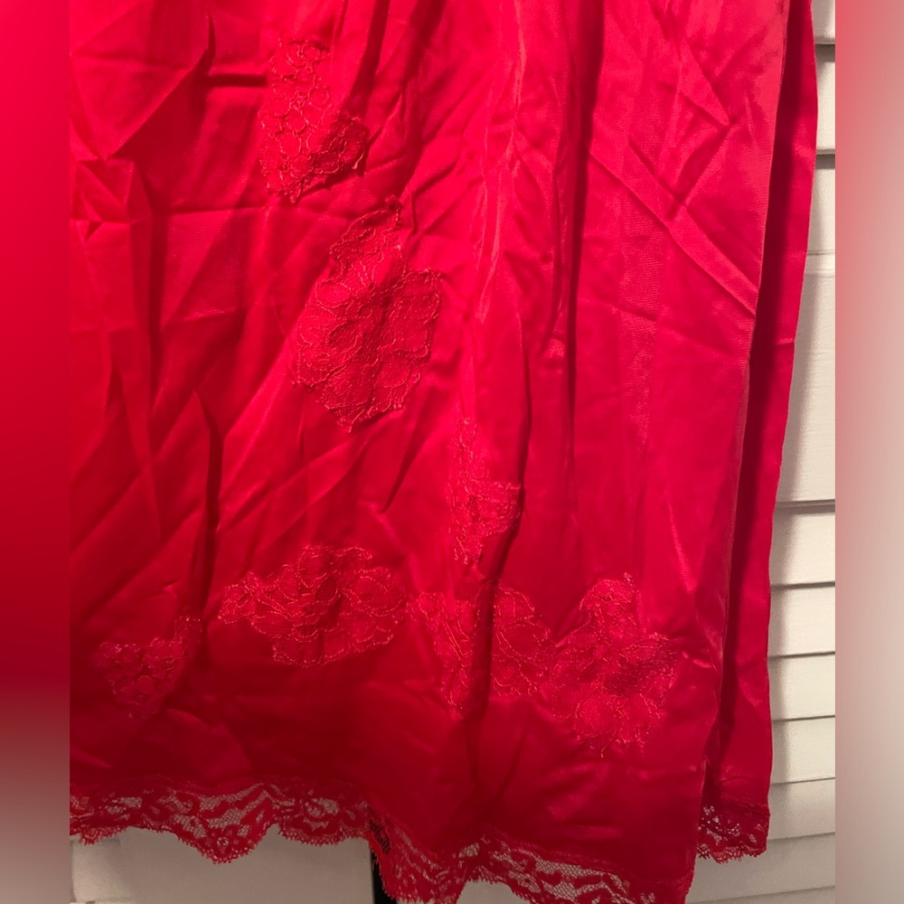 Vintage Shadowline red peignoir slip dress size 34 with red floral lace trim - Picture 3 of 6